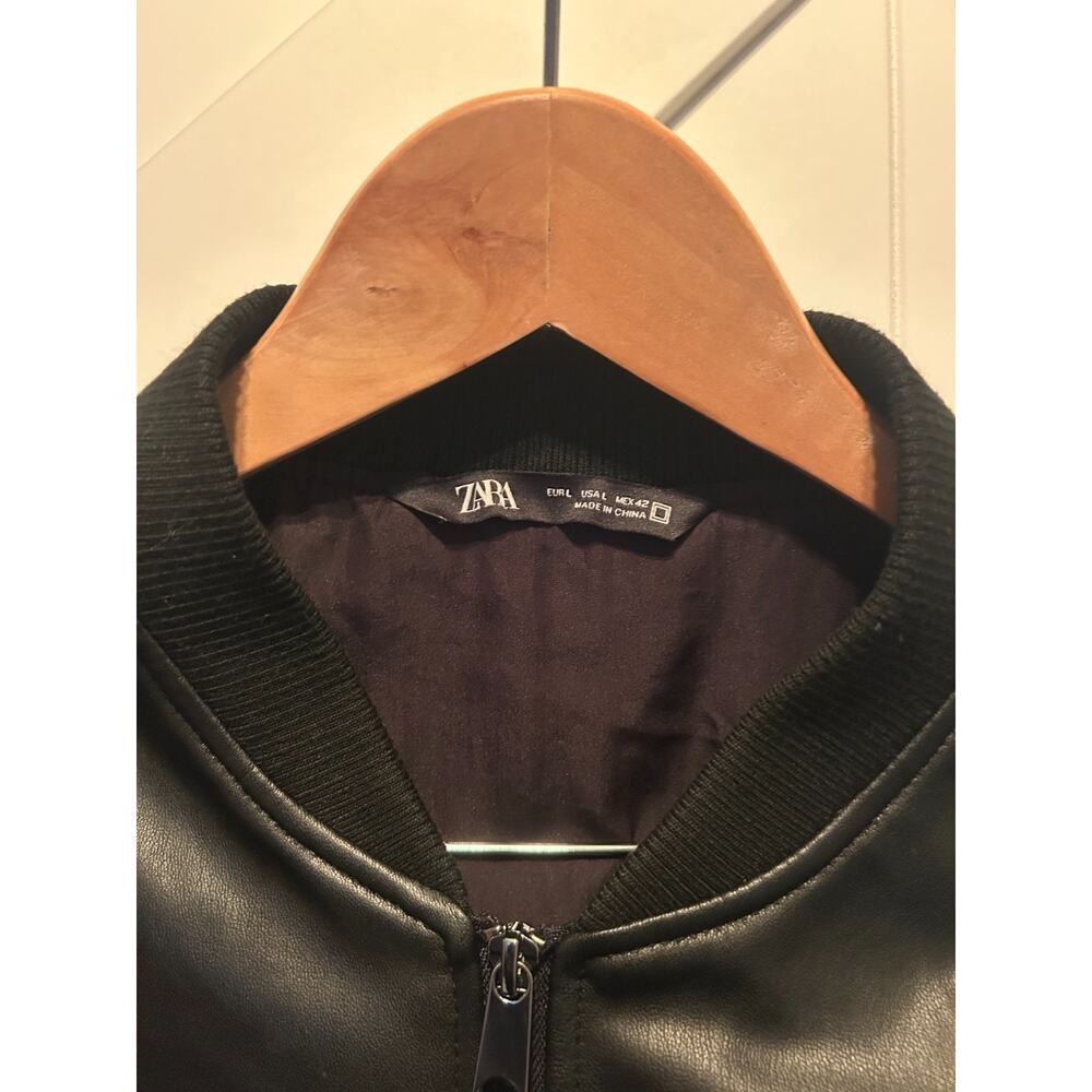 Zara faux black leather full-zip bomber jacket with ribbed collar and cuffs - Picture 4 of 7
